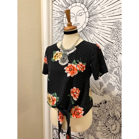 🌈 Amazing flower polka dot top - Picture 3 of 11